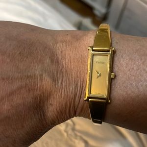 Authentic Gucci 1500 series gold watch